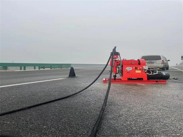 中兴镇马路路基路面开裂下沉注浆加固灌浆