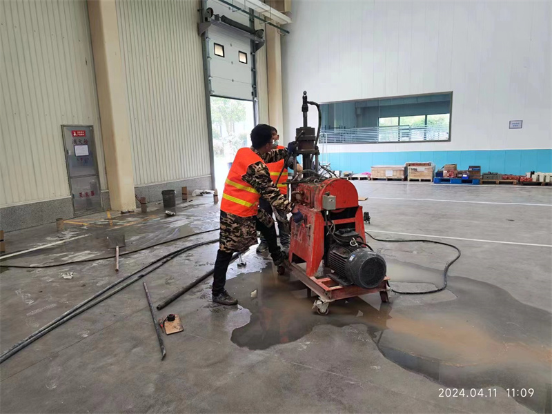 中兴镇厂房地面下沉塌陷注浆加固施工